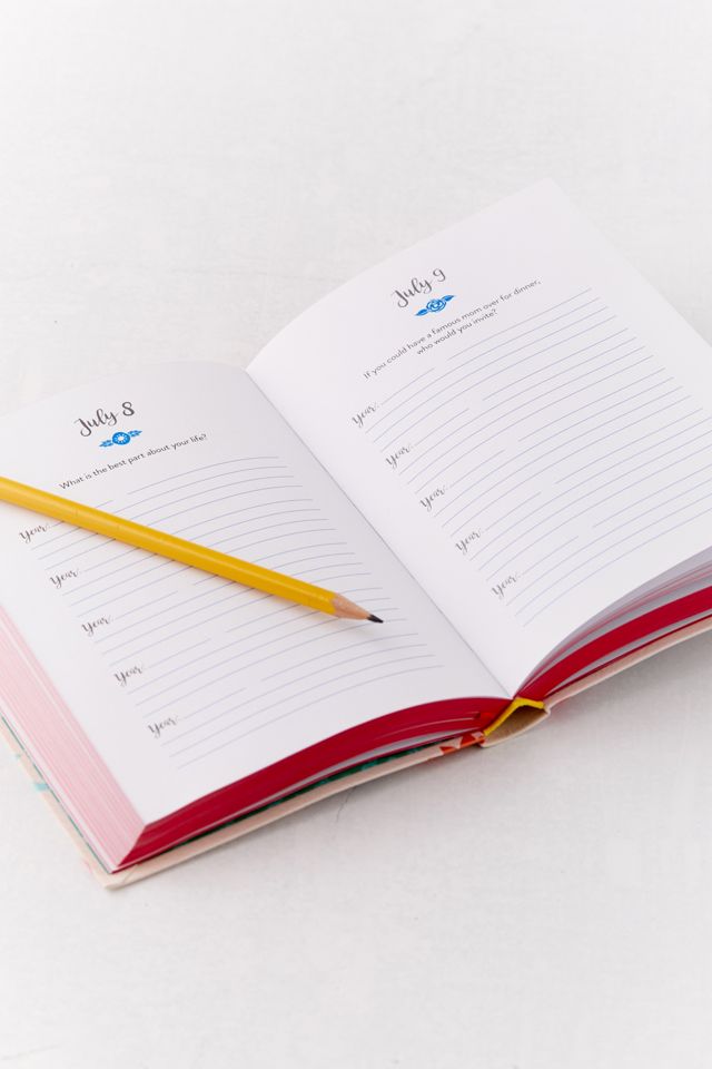 One Question a Day for Moms: Daily Reflections on Motherhood: A Five-Year Journal By Aimee Chase #1