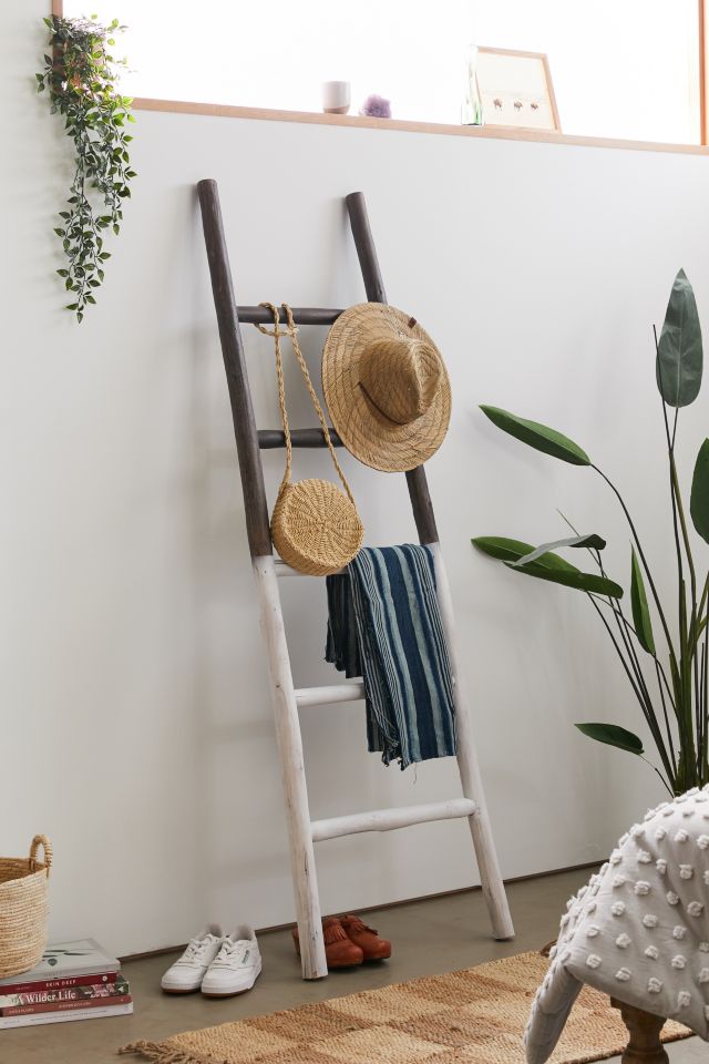 Blanket discount ladder basket