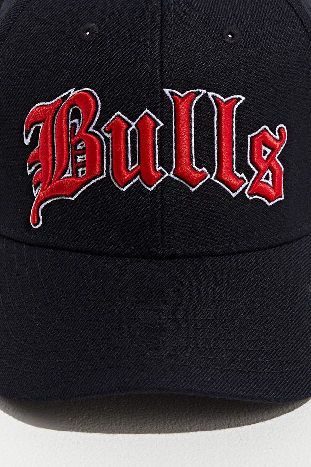 Mitchell & Ness Old English Chicago Bulls Snapback Hat   #3