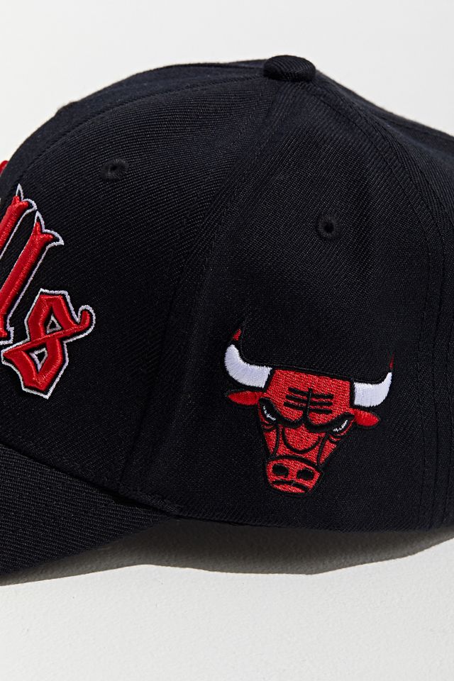 Mitchell & Ness Old English Chicago Bulls Snapback Hat   #5