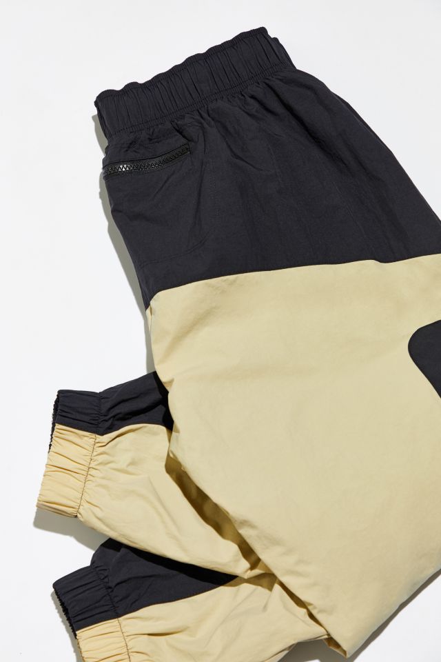 Nike Reissue Woven Track Pant | Urban Outfitters