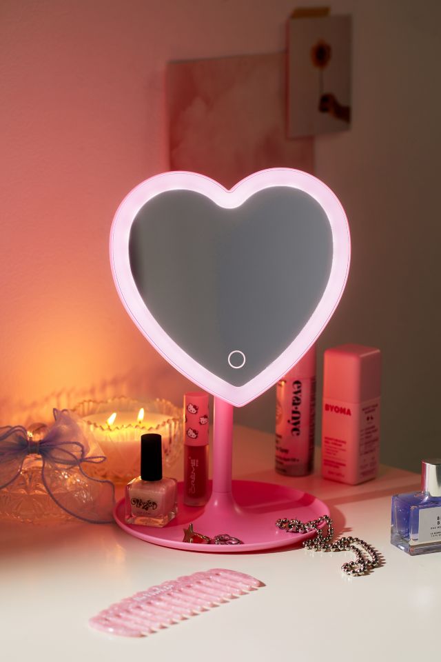 The cutest heart shaped mirror!❤️