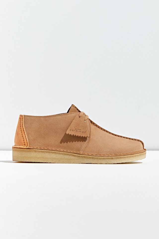 clarks desert boot low