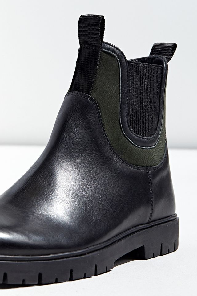 UO Chunky Neoprene Chelsea All Black Boot | Urban Outfitters display picture 2