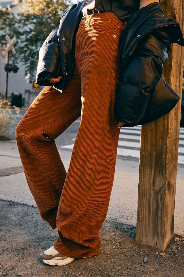 Levi's Ribcage Corduroy Wide Leg Pant | Urban Outfitters