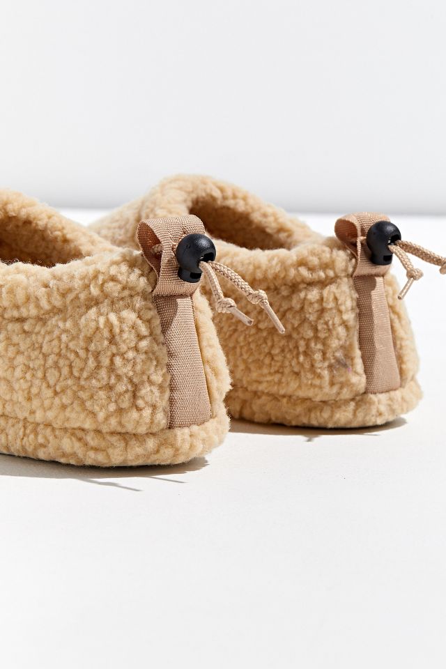 UO Sherpa Slipper |