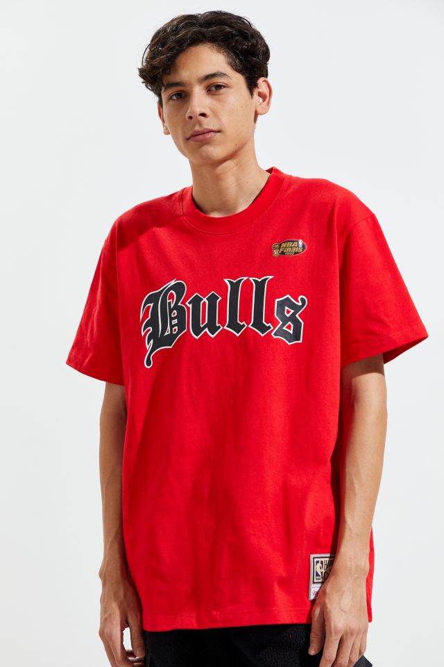 Mitchell & Ness Old English Chicago Bulls Tee #1