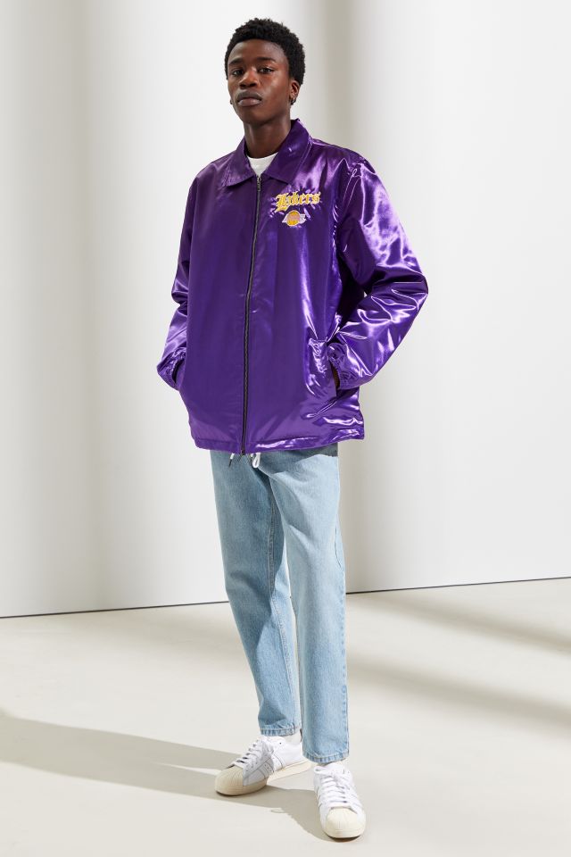 Mitchell & Ness Los Angeles Lakers Lightweight Jacket  Urban Outfitters  Mexico - Clothing, Music, Home & Accessories