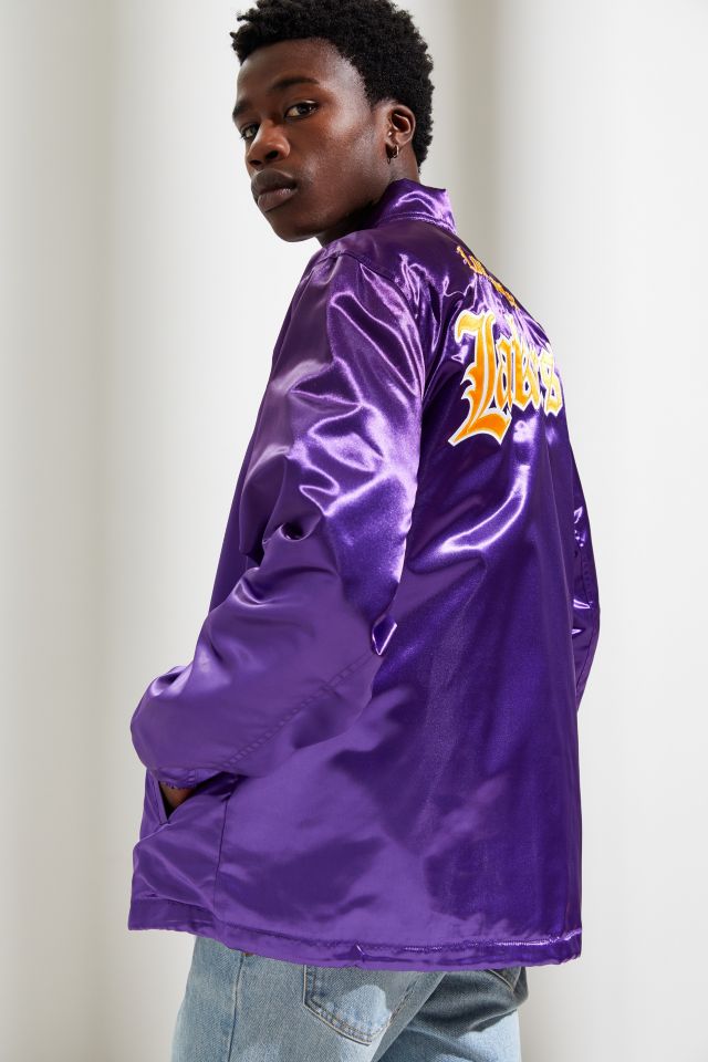 Mitchell & Ness Los Angeles Lakers Lightweight Jacket  Urban Outfitters  Mexico - Clothing, Music, Home & Accessories