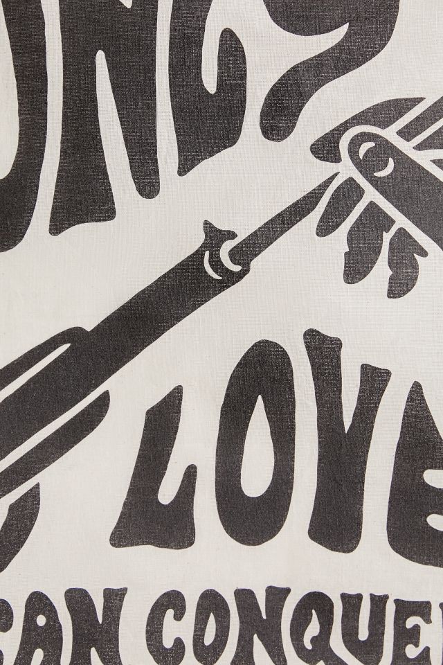 Tapisserie de drapeau Love Conquers de Brothers Design Co.  #3