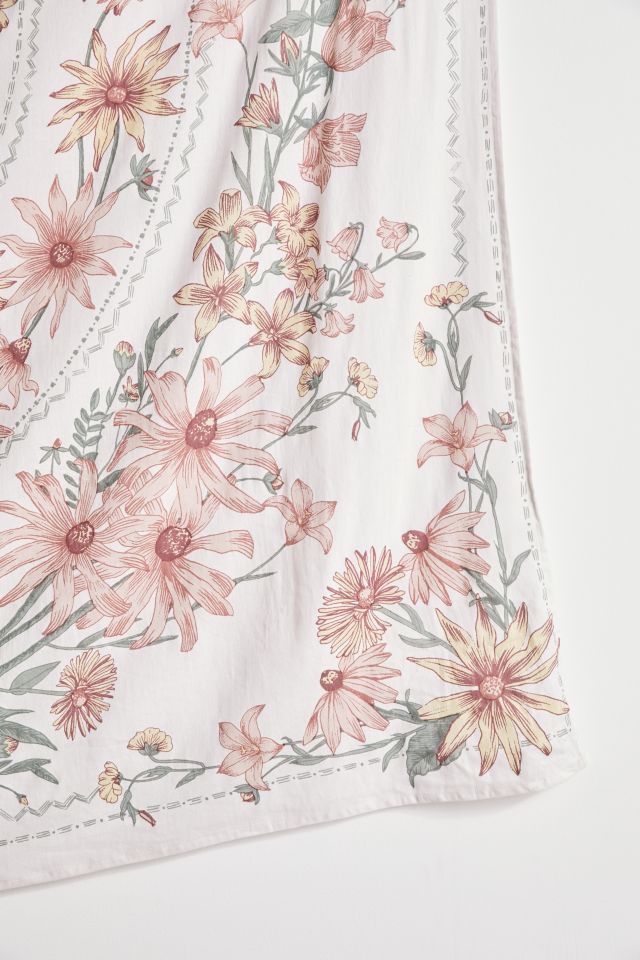 Clara Floral Tapestry | Urban Outfitters