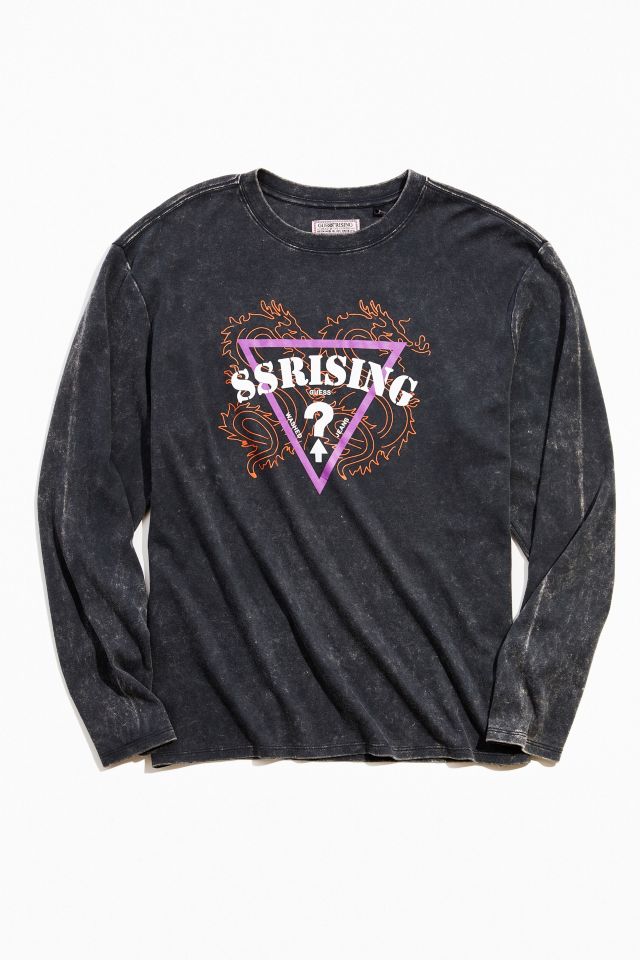tunge vurdere Holde GUESS X 88rising Dragon Long Sleeve Tee | Urban Outfitters
