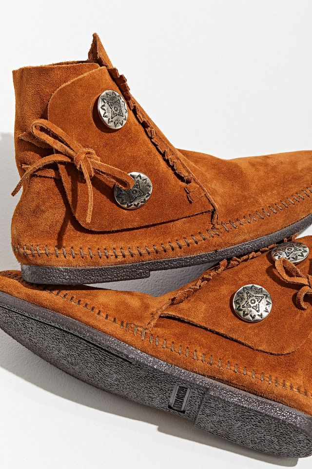 Minnetonka moccasin hot sale boots mens