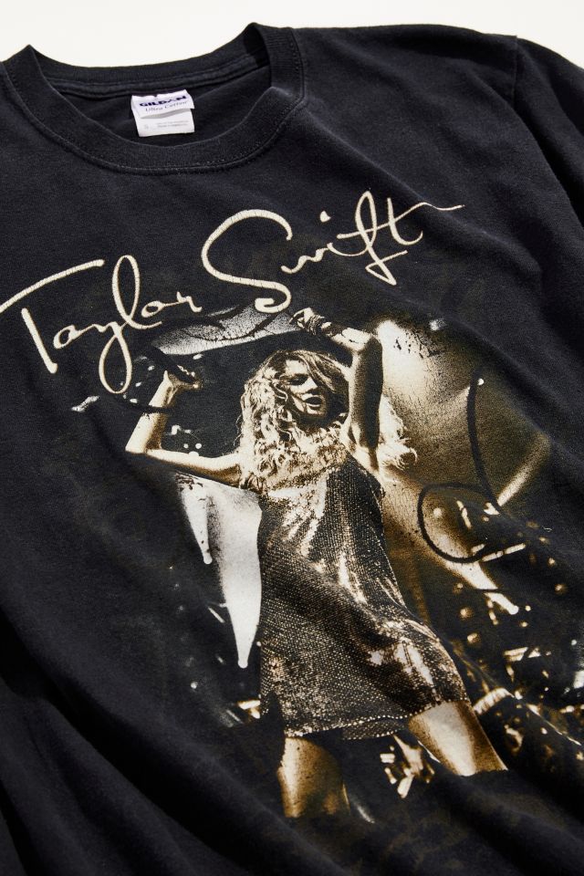 Vintage Taylor Swift 2010 Fearless Tour Tee | Urban Outfitters