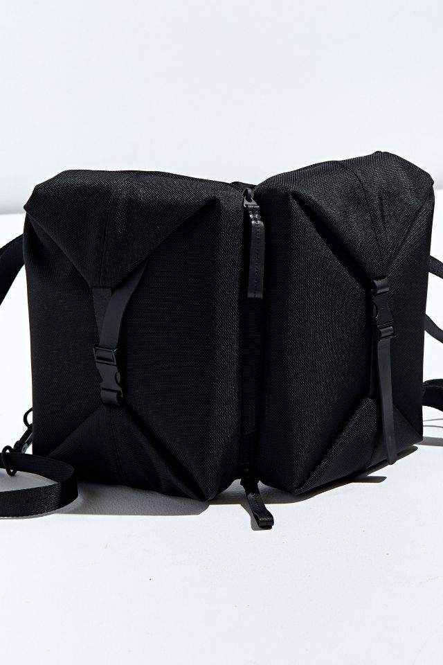 côte&ciel Aar Convertible Chest Pack | Urban Outfitters