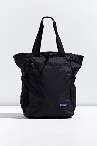 バッグ Patagonia Ultralight Black Tote Pack 27L Patagonia Ultralight Black Hole 27L Tote Backpack | Urban Outfitters