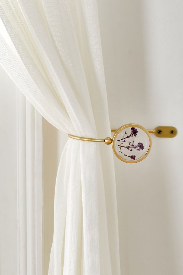 How to Use Curtain Tie-Backs