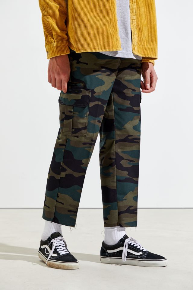 Dickies Uo Exclusive Cutoff Twill Cargo Pant in Green for Men