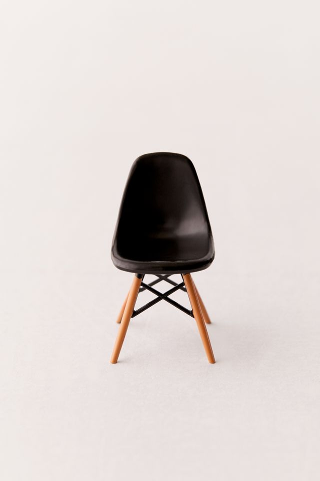 Mini DSW Chair Figure #1