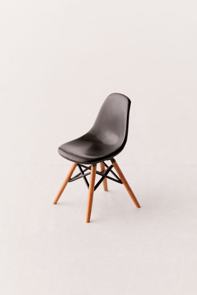 Mini DSW Chair Figure #2