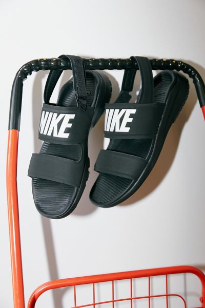 Nike tanjun sandals hibbett hot sale sports