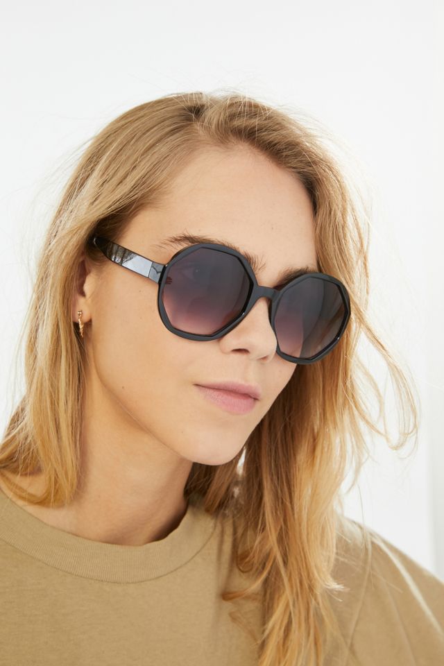 Dion Oversized Round Sunglasses | Urban Outfitters display picture 1