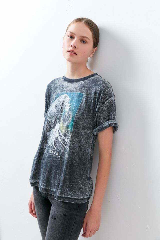 T-shirt délavé avec motif de vague de Future State #1