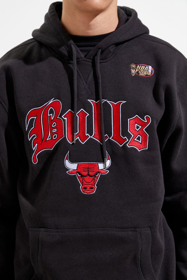 Mitchell & Ness Old English Chicago Bulls Hoodie Sweatshirt