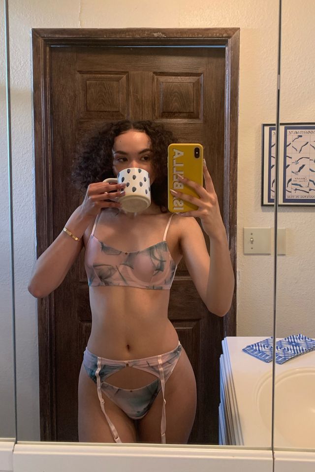 garter belt selfie Fleur