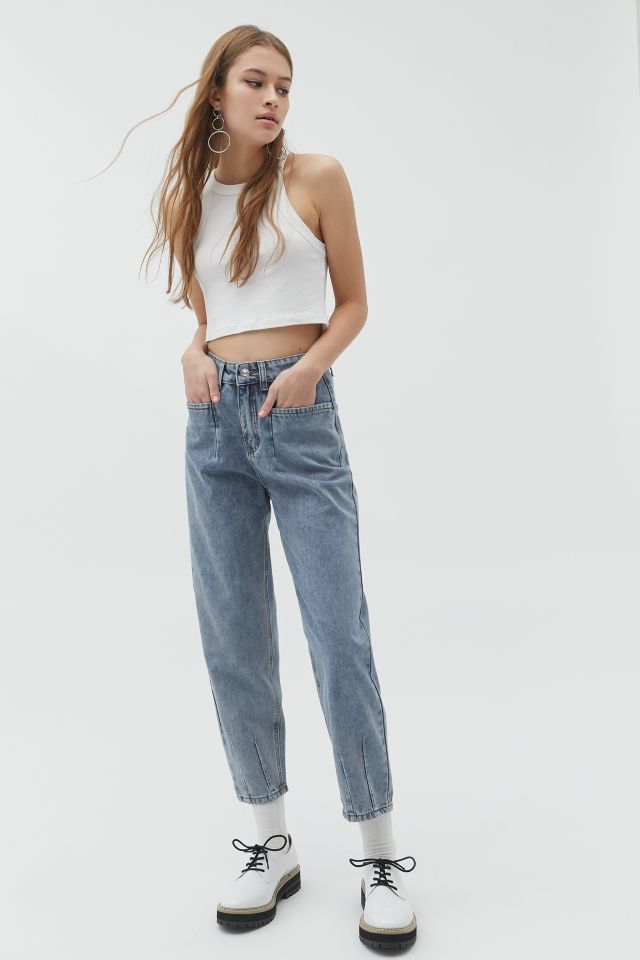 CAARA Erica Mid-Rise Tapered Jean – Light Acid Wash | Urban Outfitters