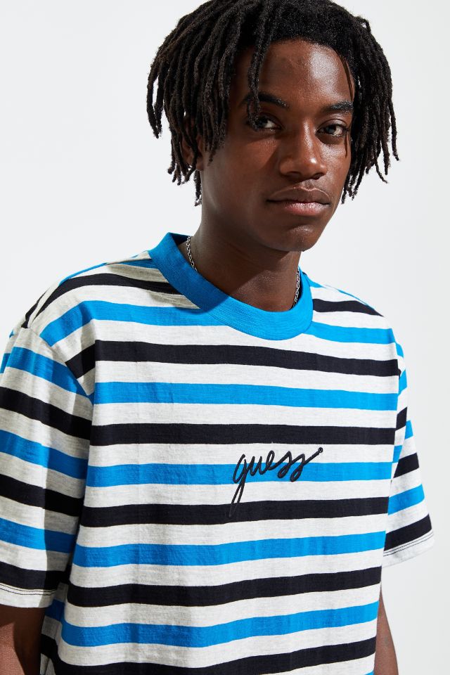 T-shirt à rayures noires et bleues exclusif à UO de GUESS  #1