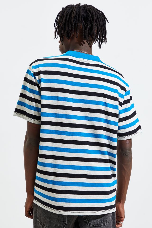 T-shirt à rayures noires et bleues exclusif à UO de GUESS  #5