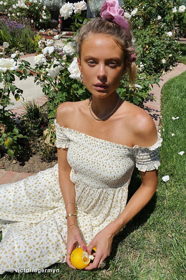 smocked off the shoulder dress Plus Size - Skater Off-Shoulder Mini waist 25 UO Emily Smocked Off-The-Shoulder Midi