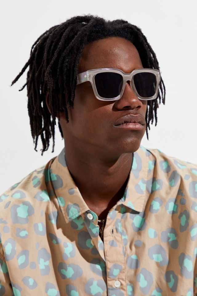 UO Iridescent Oversized Square Sunglasses | Urban Outfitters display picture 2