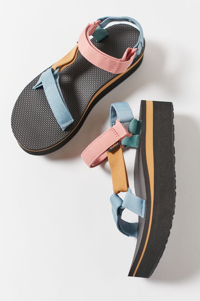 Teva store color block