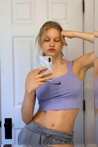 het dossier Recreatie Onheil Nike One-Shoulder Buckle Cropped Top | Urban Outfitters