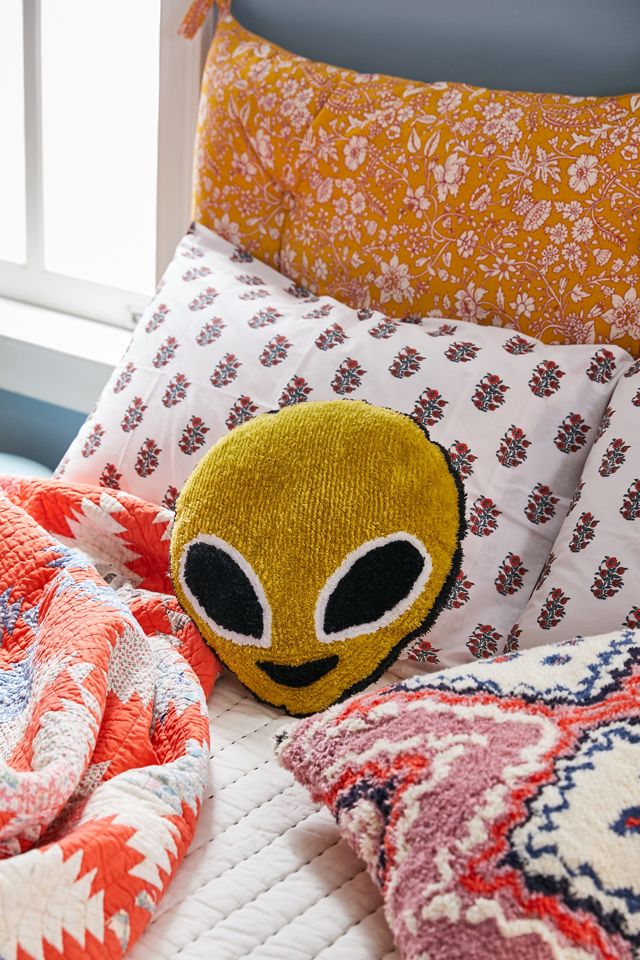 Alien Tufted Throw Pillow #1