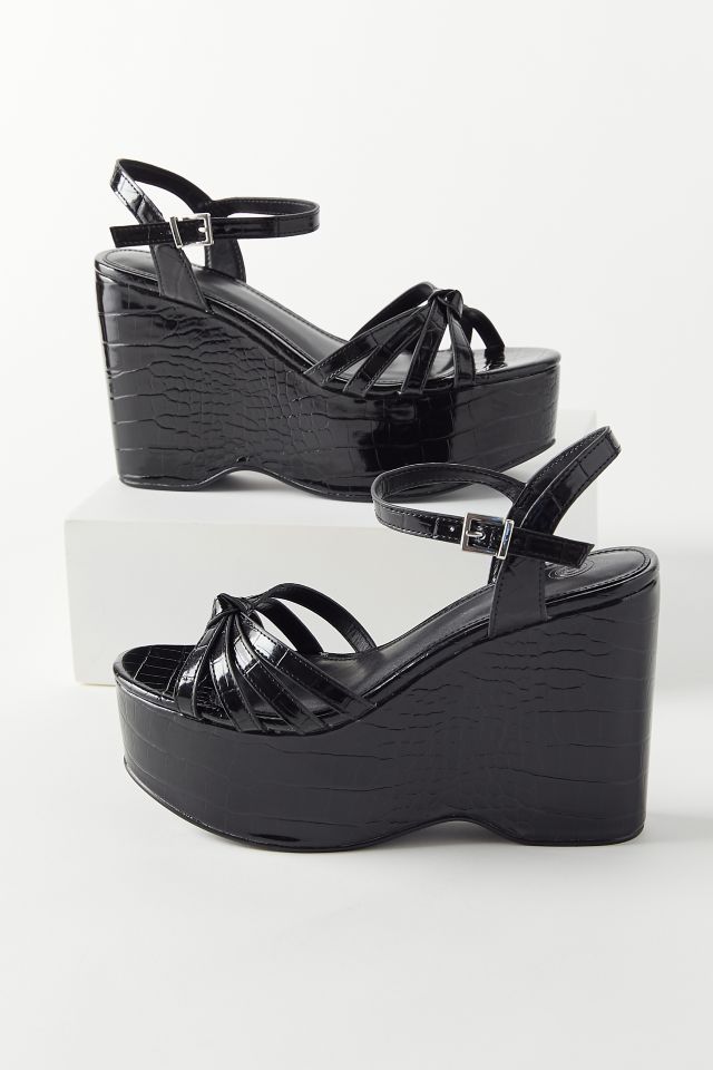 Urban outfitters black online platform sandals