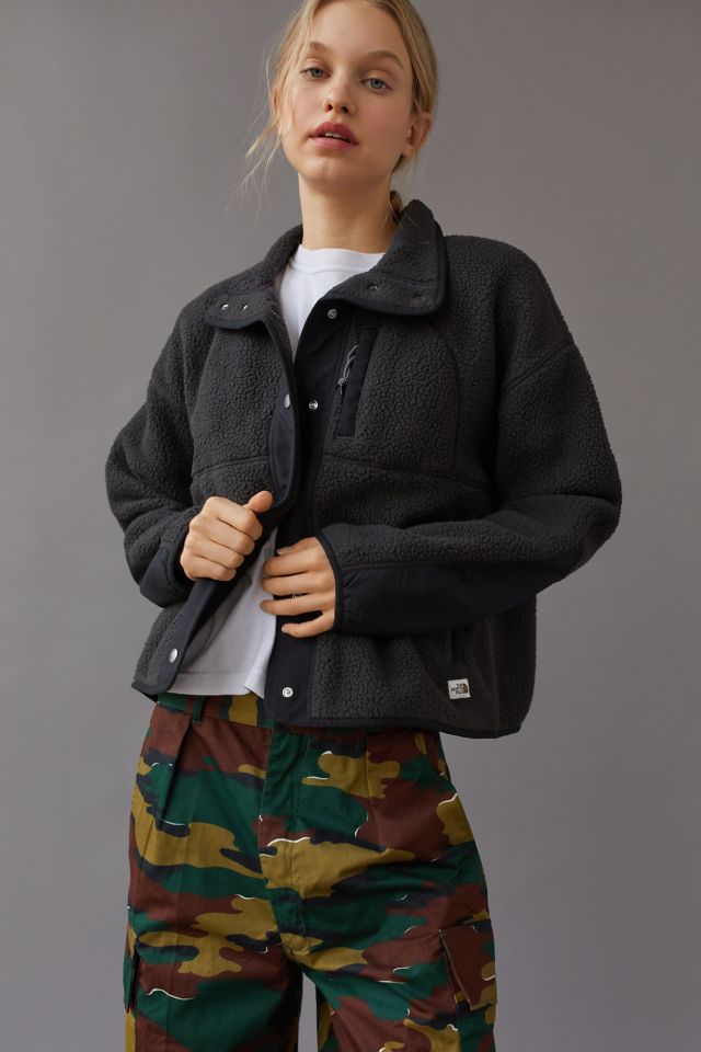 https://images.urbndata.com/is/image/UrbanOutfitters/56360191_001_b?$xlarge$&fit=constrain&qlt=80&wid=640