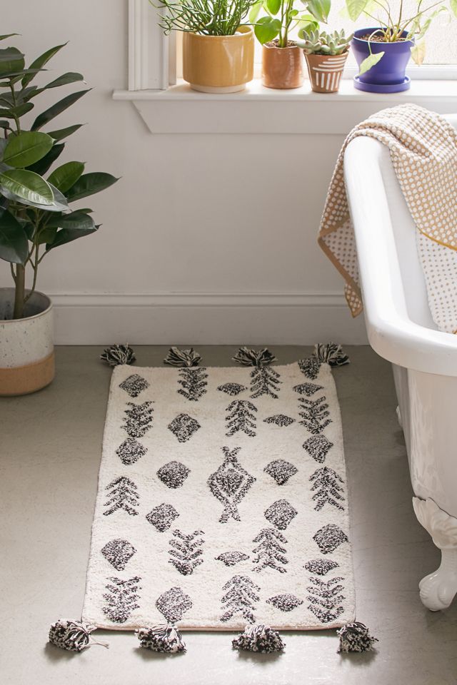 Hilary Geo Runner Bath Mat Urban Outfitters Canada