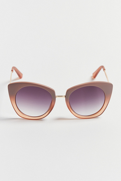 Cynthia Oversized Cat-Eye Sunglasses | Urban Outfitters display picture 3