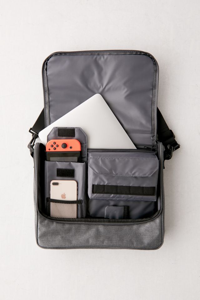 Hyperkin Voyager Journeymate Nintendo Switch Messenger Bag Urban