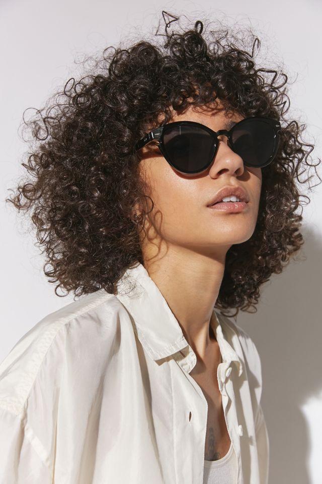 Chloe Cut-Out Round Sunglasses | Urban Outfitters Canada display picture 1
