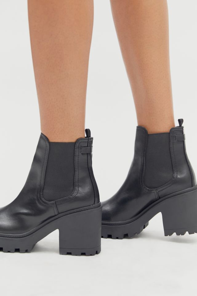 UO Chloe Chelsea Timeless Boot | Urban Outfitters Canada
