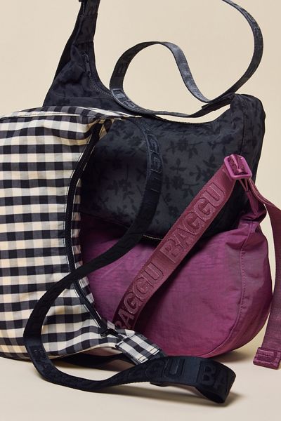 BAGGU Medium Nylon Crescent Bag