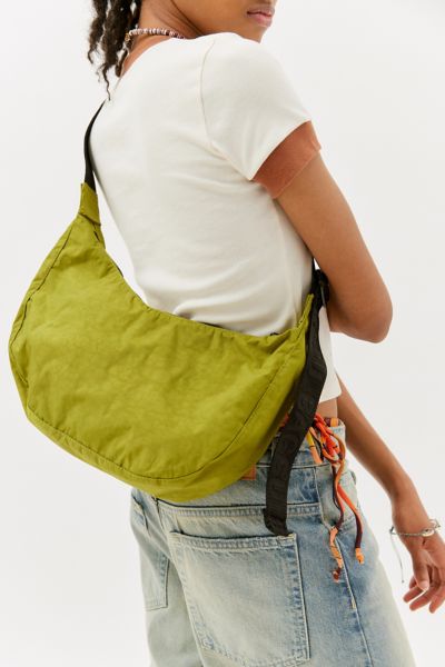 Baggu Medium Nylon Crescent Bag In Avocado