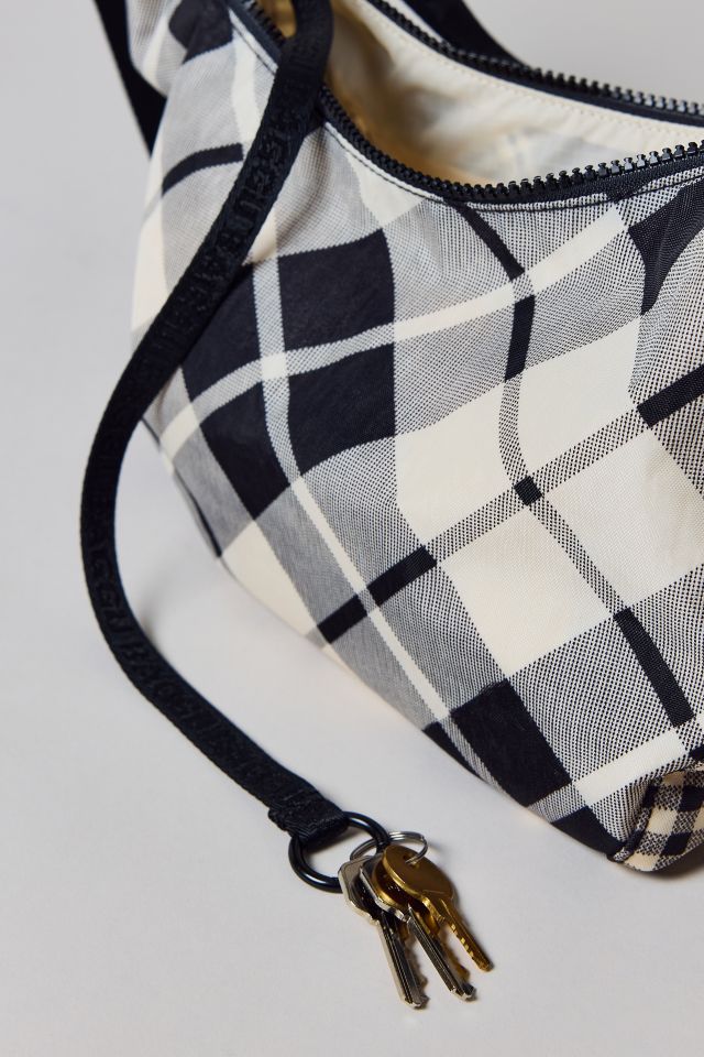 Urban Outfitters☆ クレセント・ミディアム・ナイロンバッグ BAGGU ミディアムナイロンクレセントバッグ | Urban Outfitters