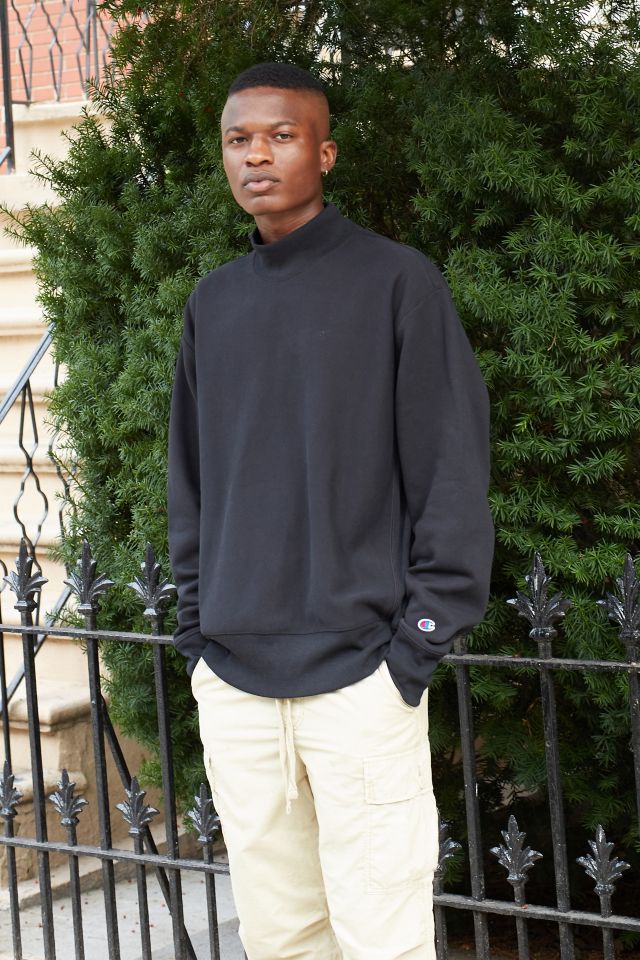 MOCK-NECK SWEATSHIRT