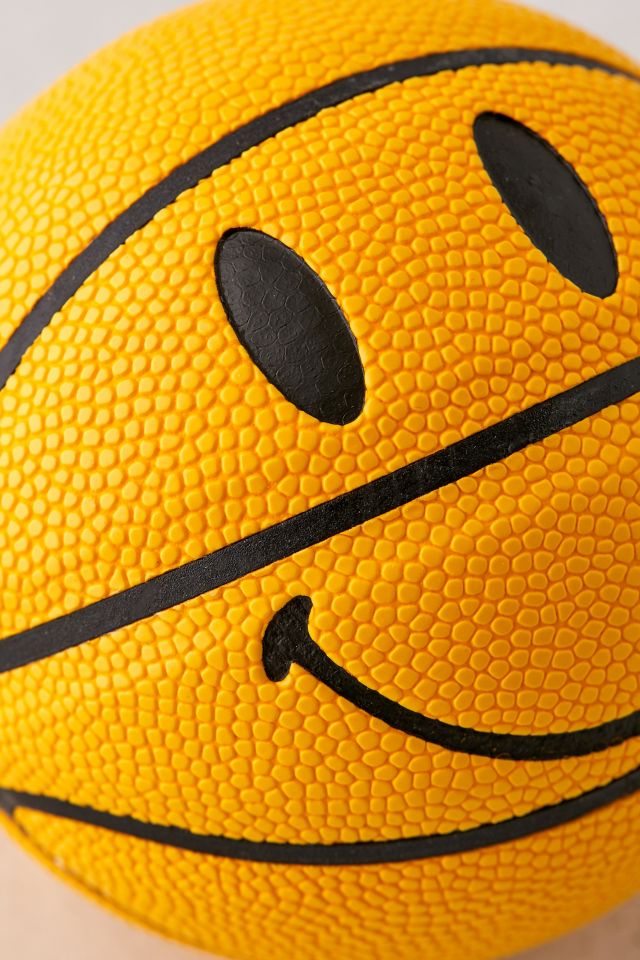 Urban Outfitters - 期間限定値下げ！日本未発売　smiley basket ball 期間限定値下げ！日本未発売 smiley basket ball