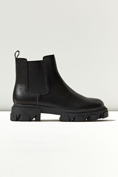 Urban outfitters chelsea on sale boots